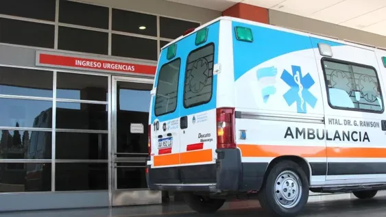 Dos hombres terminaron con fractura de lumbar y pelvis al volcar el camión en el viajaban