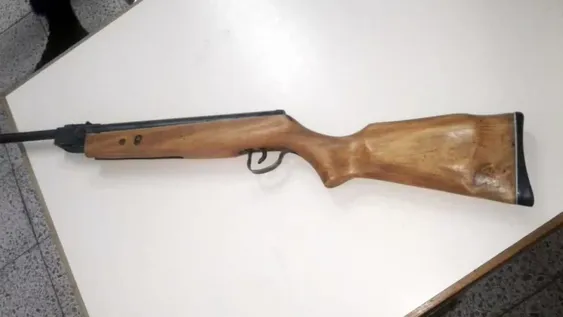 Un menor se disparó por accidente con un rifle de aire comprimido