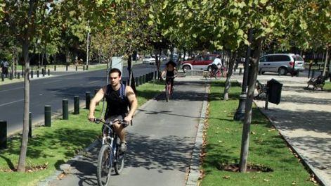 La bici se impone en las calles de Santiago