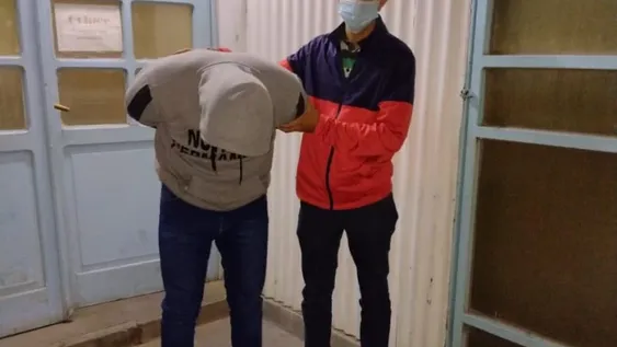 Entraron armados a una casa y amenazaron a la dueña para robar: atraparon a uno