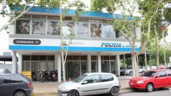 Un anciano intentó cruzar la calle y murió tras ser atropellado por una moto