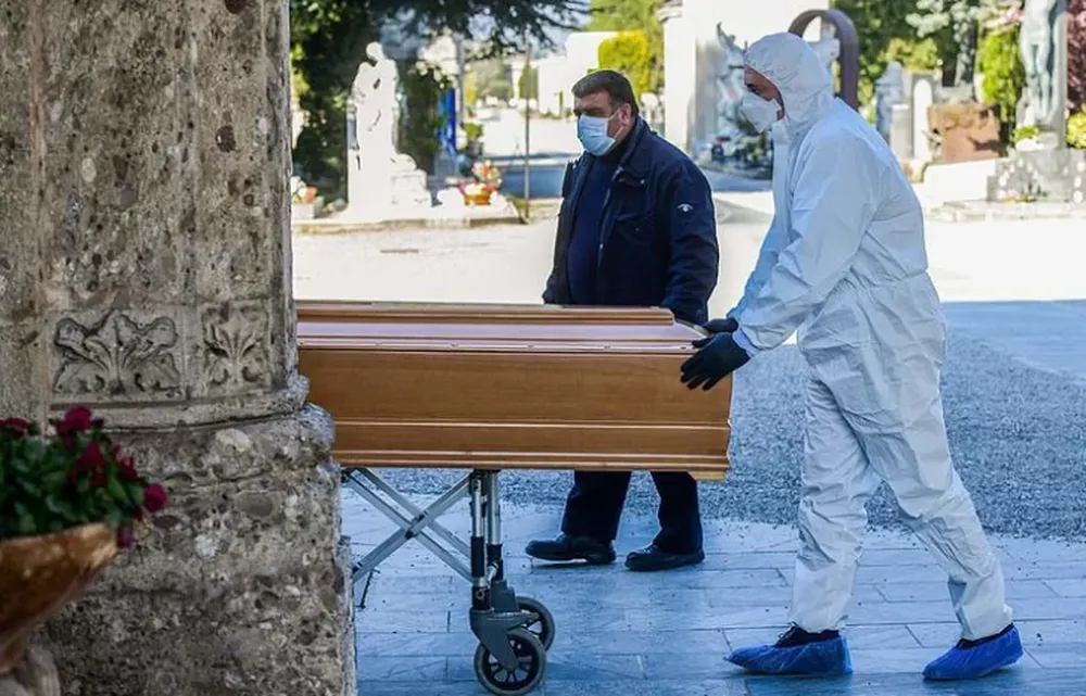 Italia superó otro trágico récord: 476 muertos