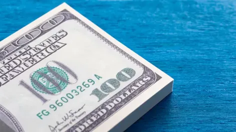 El dólar oficial y los paralelos cerraron con retrocesos este viernes: la cotización del blue en San Juan