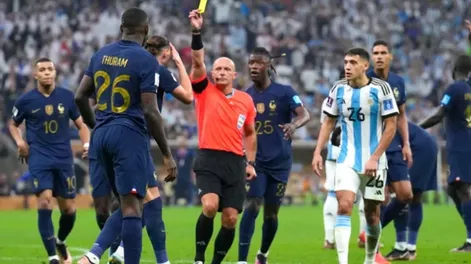 Fuerte confesión del árbitro de la final: el VAR le marcó un posible penal pero decidió no revisarlo