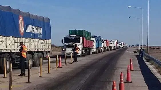 Demoras y malestar entre camioneros sanjuaninos que buscan cruzar a Chile