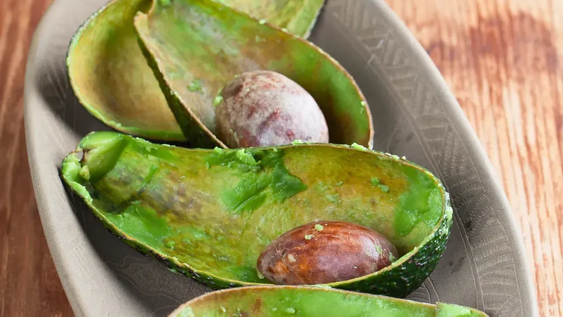 no tires las cascaras de palta: 3 formas de darles una segunda vida
