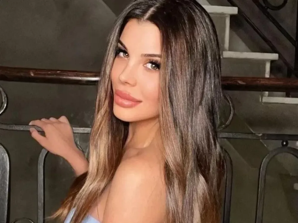 Charlotte Caniggia se “retocó” los glúteos y mostró el resultado