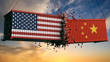 El gobierno estadounidense está estudiando un plan para limitar una serie de exportaciones a China que contienen software estadounidense, desde computadoras portátiles a motores a reacción.