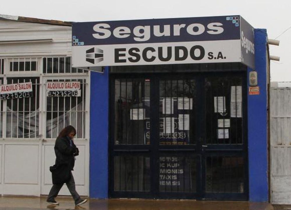 “Motochorros” asaltan una agencia de seguros