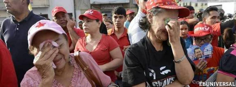 Ante miles de personas, los restos del presidente Hugo Chávez son velados en la Academia Militar