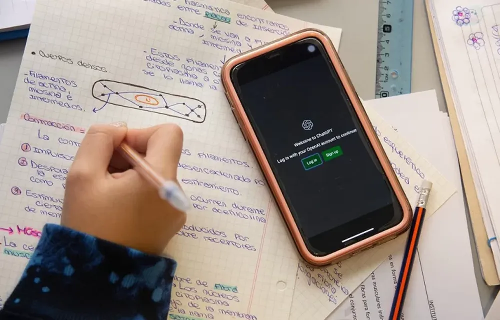 IA en las escuelas: un informe destaca los beneficios y desafíos del uso sin planificación