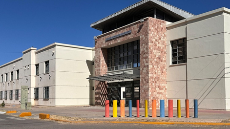 Escuela Alvar López, ubicada en el interior del barrio Los Andes.