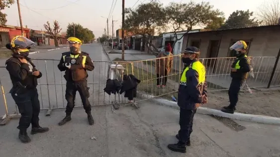 Tucumán: aislaron a 280 personas de un barrio por un brote de coronavirus