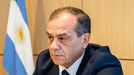 Rolando Lozano presentó la renuncia tras la disposición que tuvo Baigorrí.