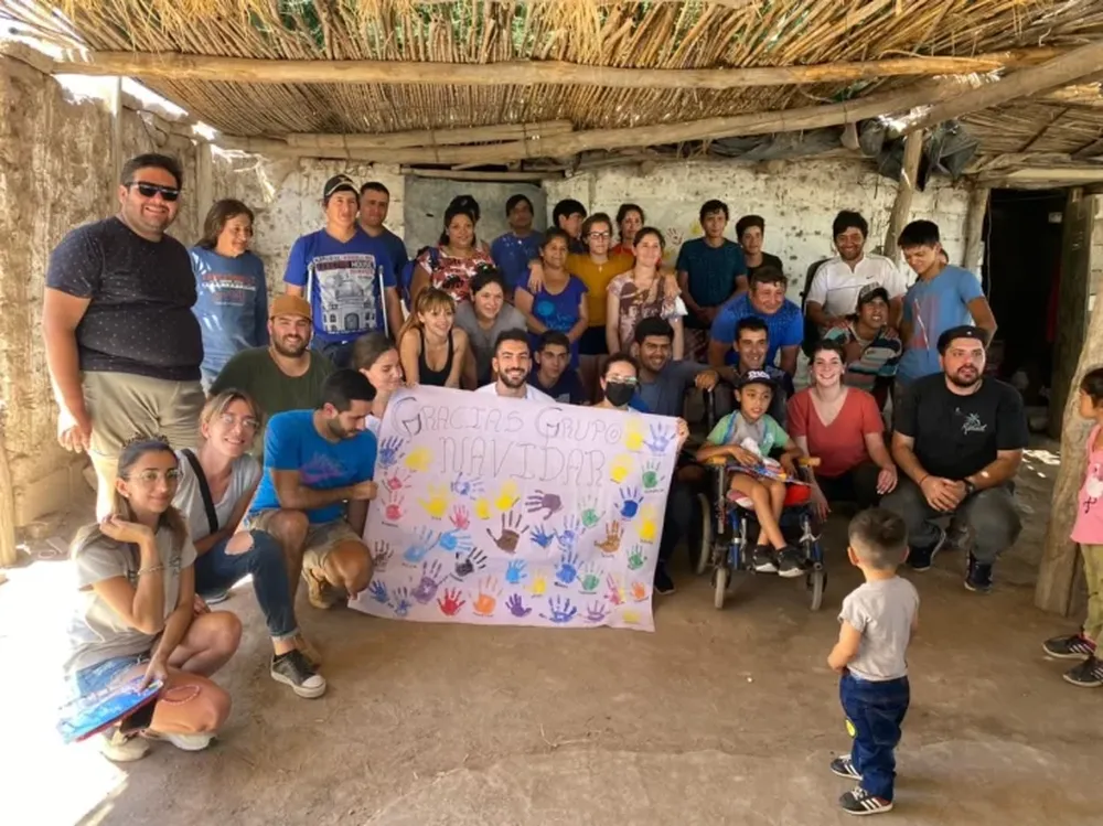 Navidar festeja en un comedor de Angaco