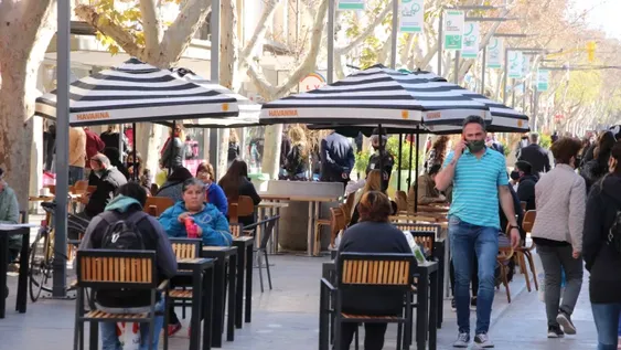 Capital busca que bares, restó y cafés ocupen espacios públicos con beneficios impositivos