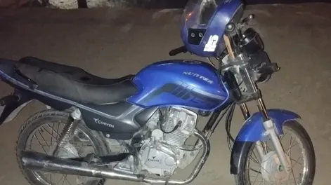 Un motociclista iba borracho y atropelló a un hombre que caminaba con su familia