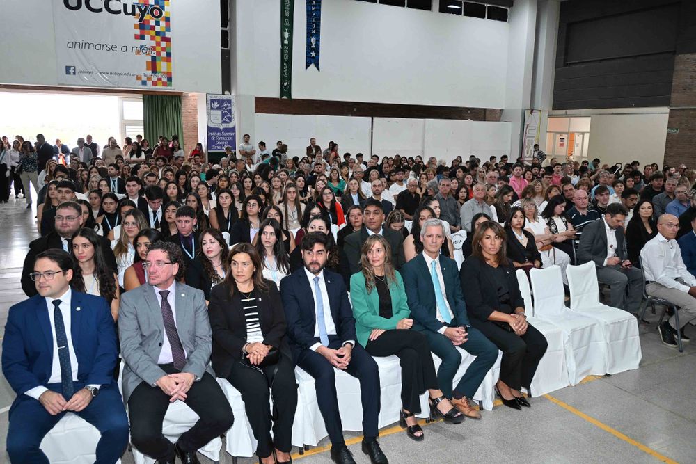 UCCuyo celebró la colación de 177 graduados de Ciencias Médicas en un acto académico.