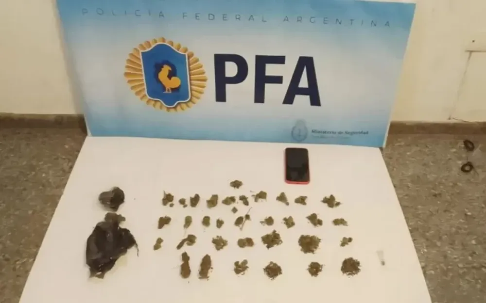 La Federal desbarató un kiosco de droga en Capital
