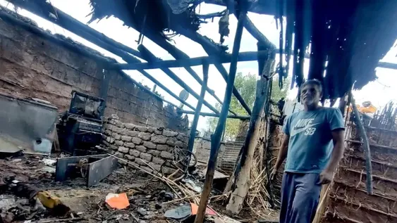 Una familia muy pobre que vivía en un rancho perdió lo poco que tenía en un voraz incendio