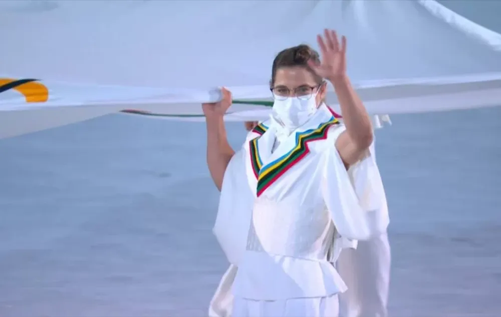 La sorpresa de la apertura de Tokio 2020: Paula Pareto portó la bandera olímpica