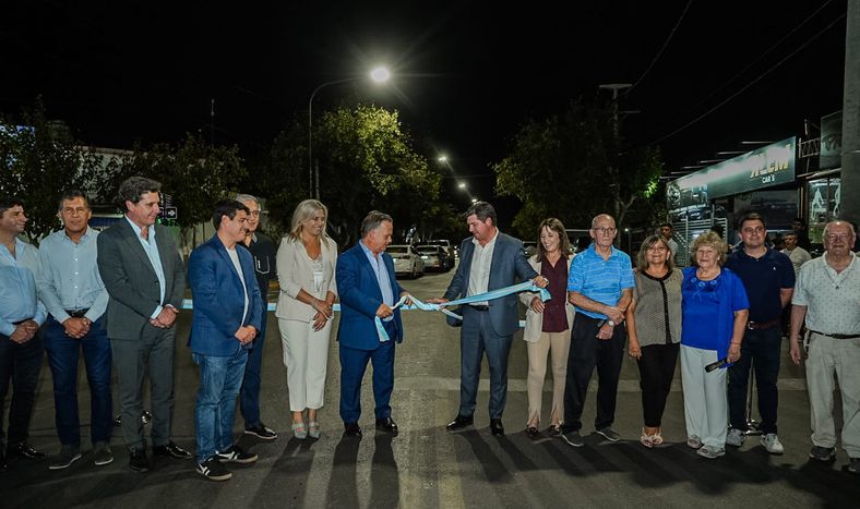 El gobernador Marcelo Orrego dejó inaugurada la obra de repavimentación de la avenida Alem en Capital.