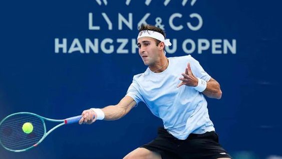 INSPIRADO. Etcheverry buscará semifinales, intentando su primer título ATP.