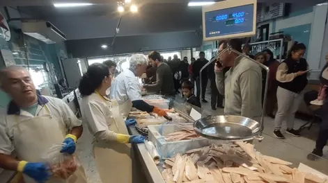 Diario de Cuyo | COSTUMBRE. Comer pescado en Semana Santa, en especial durante los días viernes y domingos, es un hábito arraigado, que impacta directamente en los valores de las pescaderías.