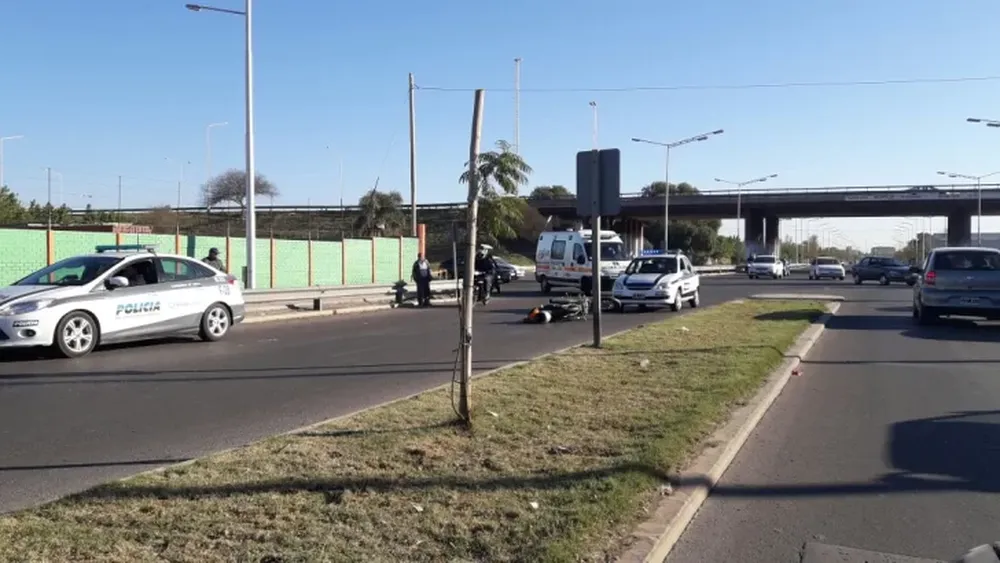 Un motociclista resultó herido al chocar con una camioneta