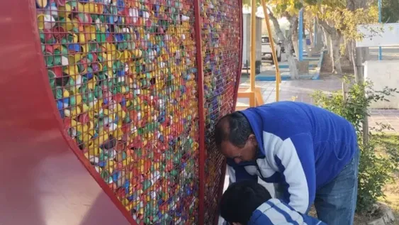 Con ayuda vecinal, 25 de Mayo hizo su primer envío de tapitas a Garrahan