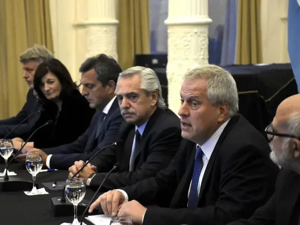 Paritaria nacional docente: acuerdan un aumento del 33,5% del salario mínimo hasta julio