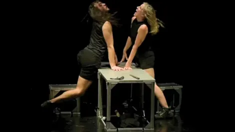 “Fragmentos de Pasión” es una tragicomedia que “invita a explorar las propias pasiones y a reflexionar con ironía sobre las complejidades y contradicciones humanas”.