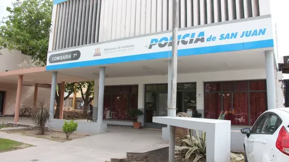 Robó en un local de ropa y fue aprehendido por un que pasaba por el lugar