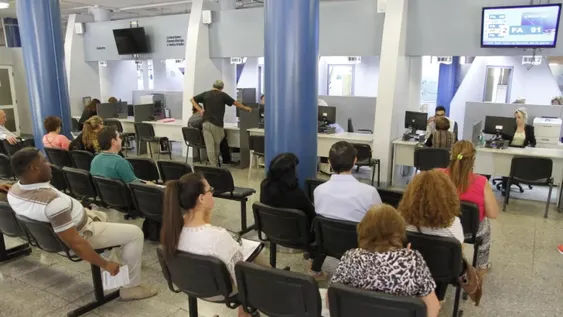 Aseguran que no recortarán partidas para congelar la tarifa del agua