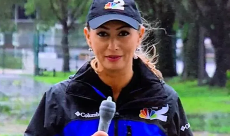 La ingeniosa e inesperada idea de una periodista para proteger el micrófono del huracán Ian