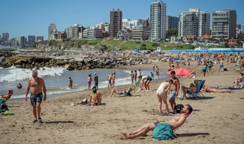 Unos tres millones de turistas viajaron por el país este fin de semana largo