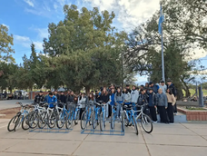 Las bicicletas fueron entregadas a estudiantes de una institución educativa jachallera para facilitar su asistencia a clases.&nbsp;