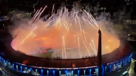 [VIDEO] El impactante recibimiento de los hinchas de Racing en la previa de la semifinal ante Flamengo