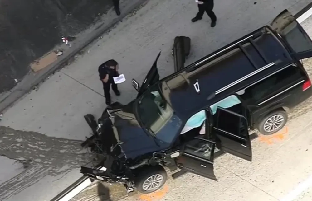 Insólito: robó coche fúnebre con el cadáver adentro y terminó chocando