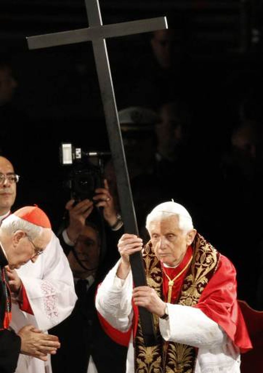El Papa habló del peso de la crisis