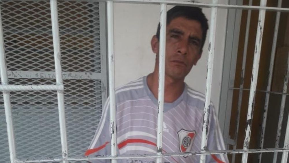 Tiene múltiples antecedentes delictivos y fue detenido por maltratar a su novia en la calle