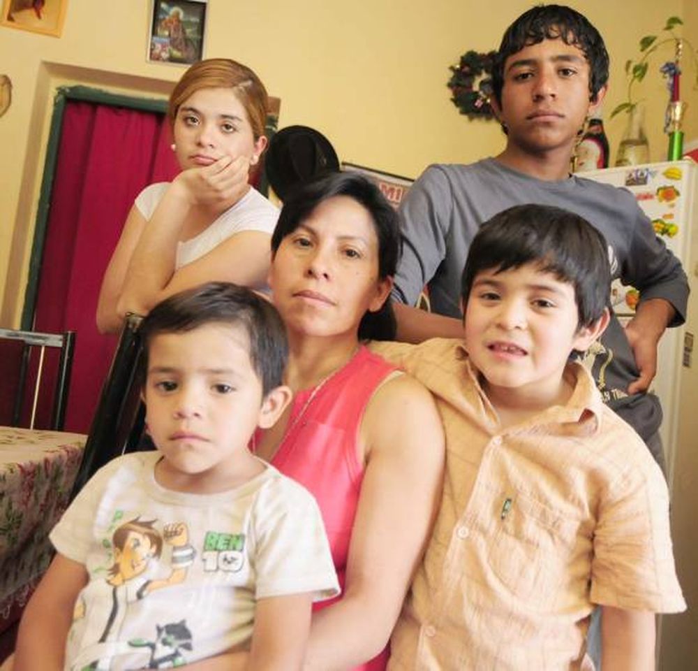 La adversidad convirtió en madre a Raquel