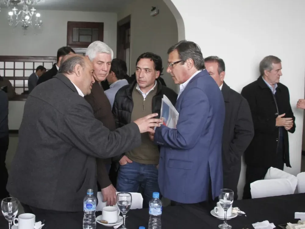 Uñac habló de adecuar currículas para cubrir la demanda laboral privada