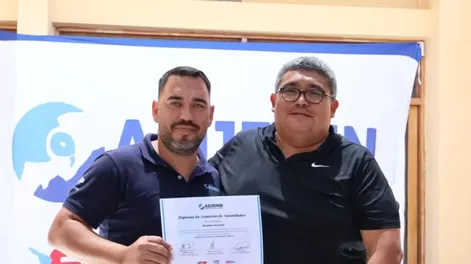 De chomba negra, Marcelo Mena.-