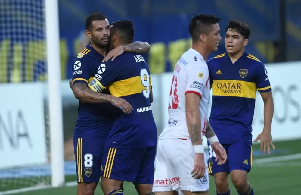 Boca goleó a Huracán