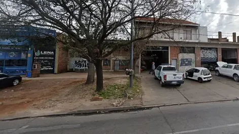 Salvaje crimen en un taller: un cliente mató al mecánico de dos tiros en la cabeza y se suicidó