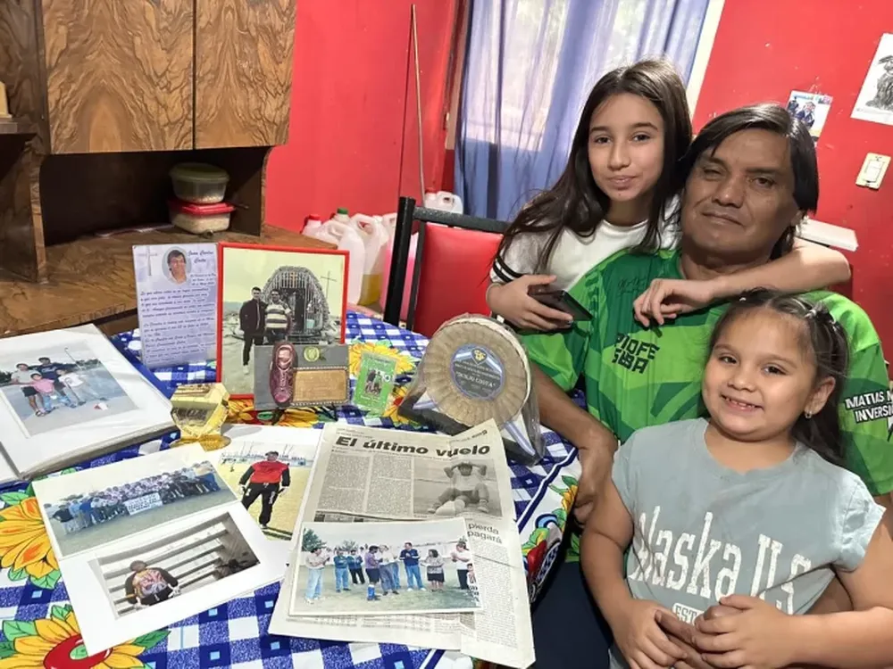 Pilares. Sus sobrinas Pia y Lourdes son la contención del Duilio Costa, un gran arquero al que el fútbol de San Juan no puede olvidar.