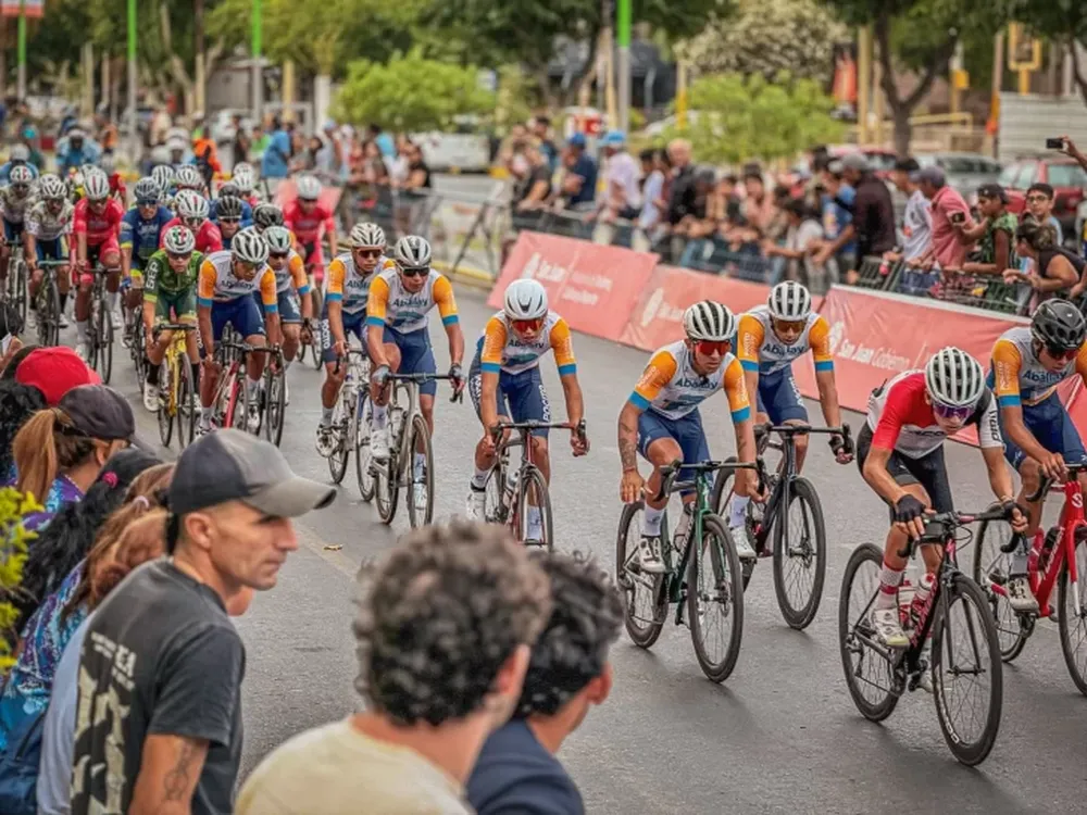 Ganadores. Rodrigo Díaz y el equiipo de Pocito marcaron el paso en la Doble Chepes y ahora van por la Doble Cerrillo.