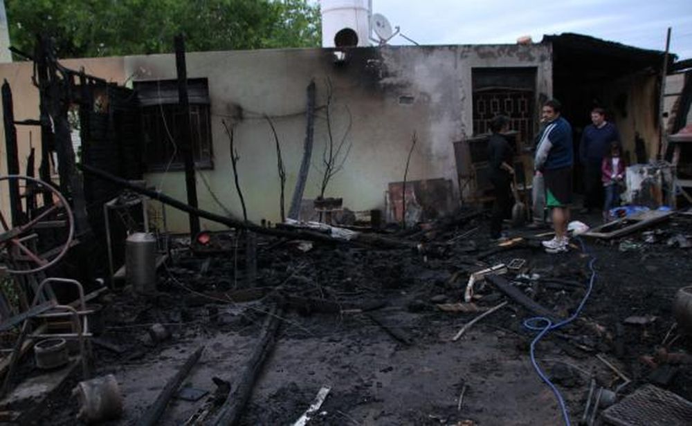 Perdieron su casa y todo lo que tenían por un incendio