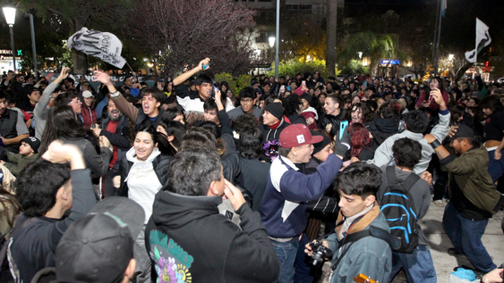 con pogo, banderas y mucha emocion: asi despidieron los sanjuaninos al indio solari en plaza 25